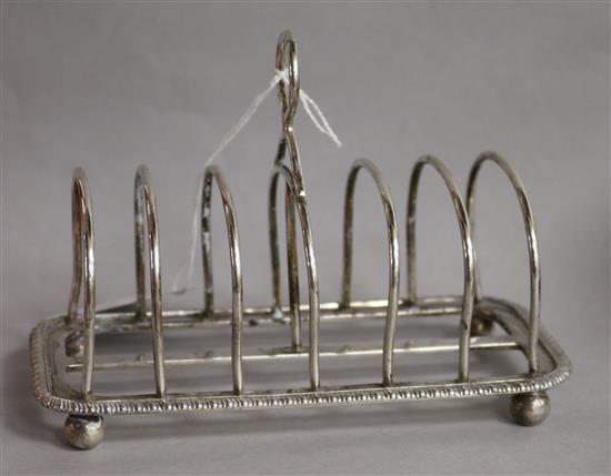 A George V silver seven bar toast rack, Charles Stuart Harris & Sons, London, 1918, 7 oz.